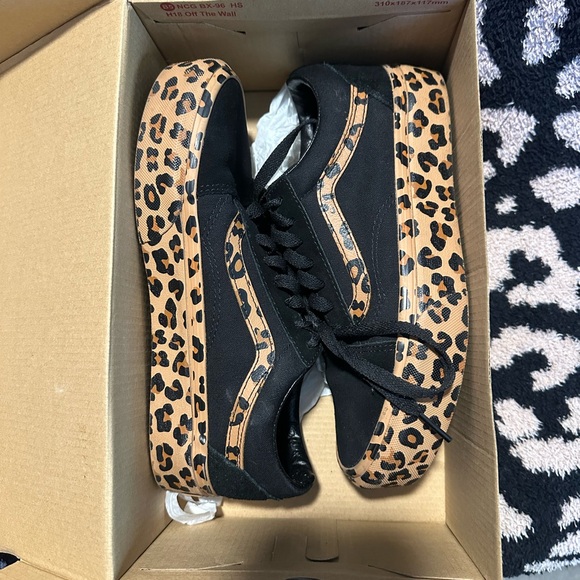 Vans Black and Brown Sneakers with Bold Pattern - Picture 6 of 6